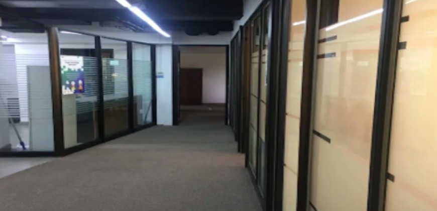 Venta oficina remodelada amoblada en Providencia