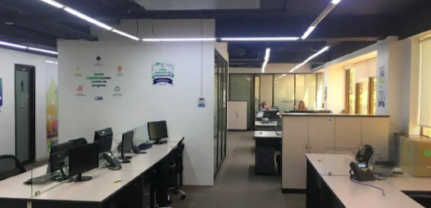 Venta oficina remodelada amoblada en Providencia